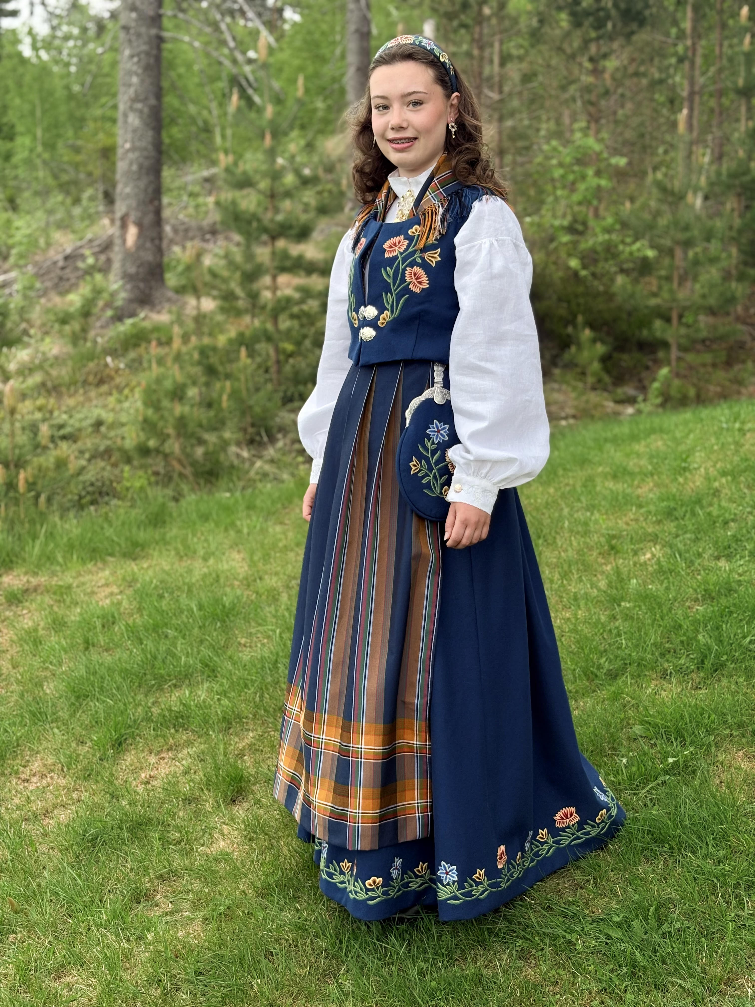 Nordlandsbunad blå